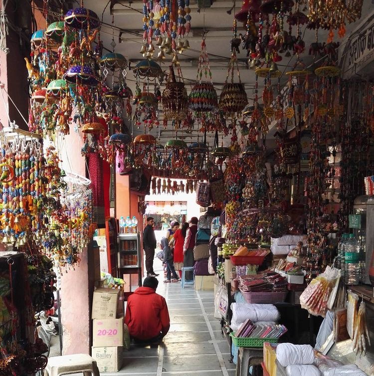 An image of Bapu Bazaar, a market in Jaipur, Rajasthan, India. 